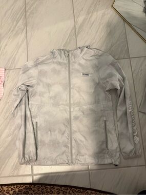 Columbia white & gray camo windbreaker